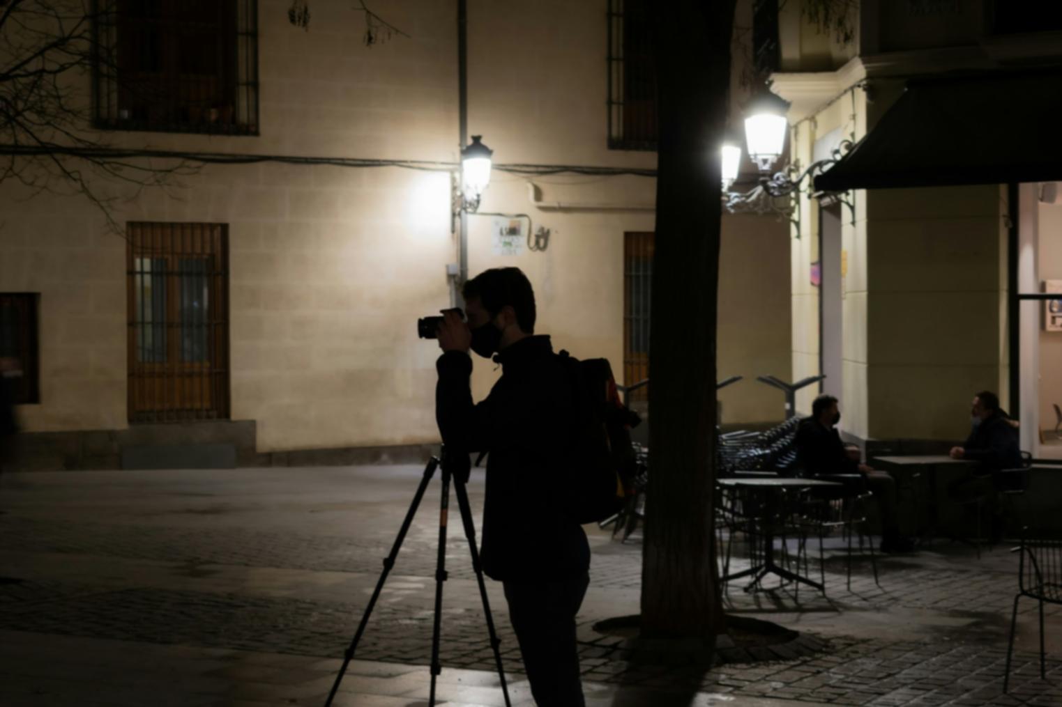 Detaillierte Analyse fotografischer Techniken am Monitor